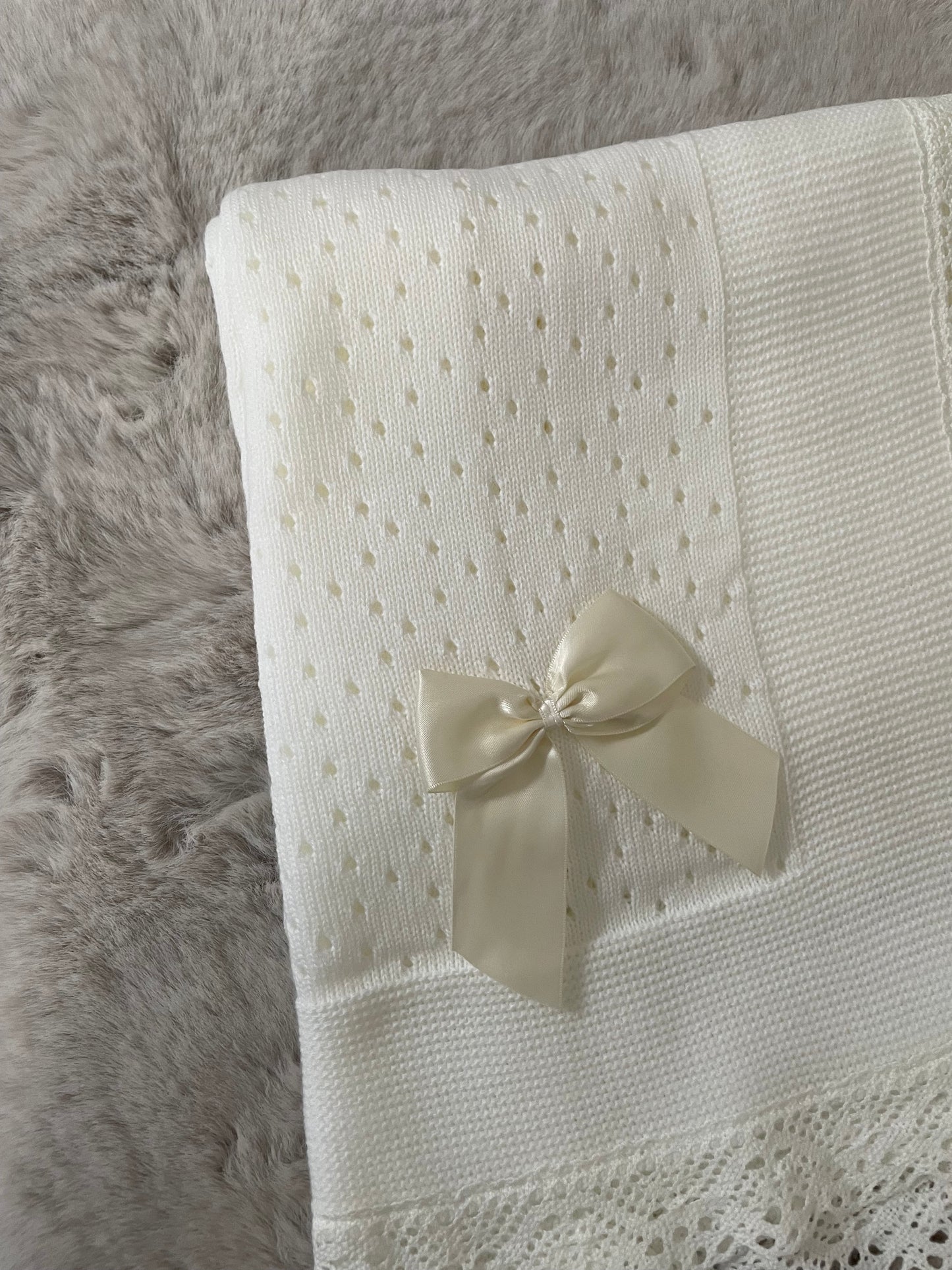 Beautiful Ivory Spanish Baby Blanket With Bow - 120x120cm