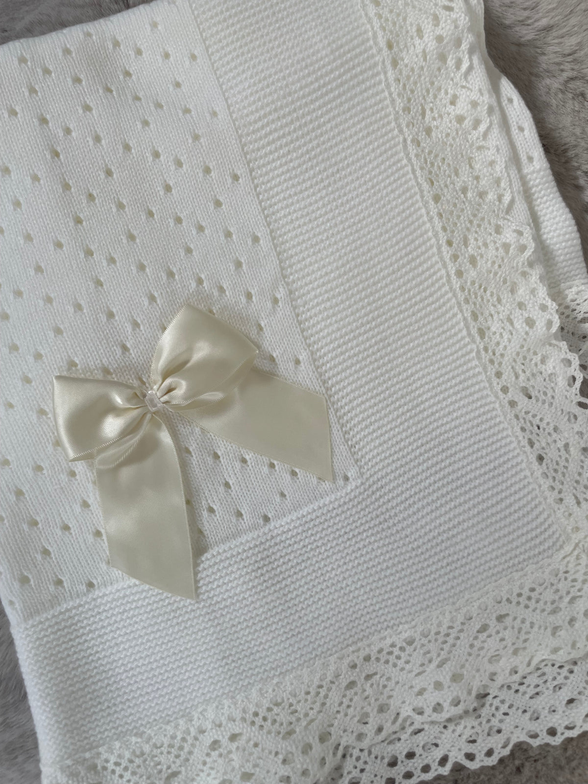 Beautiful Ivory Spanish Baby Blanket With Bow - 120x120cm