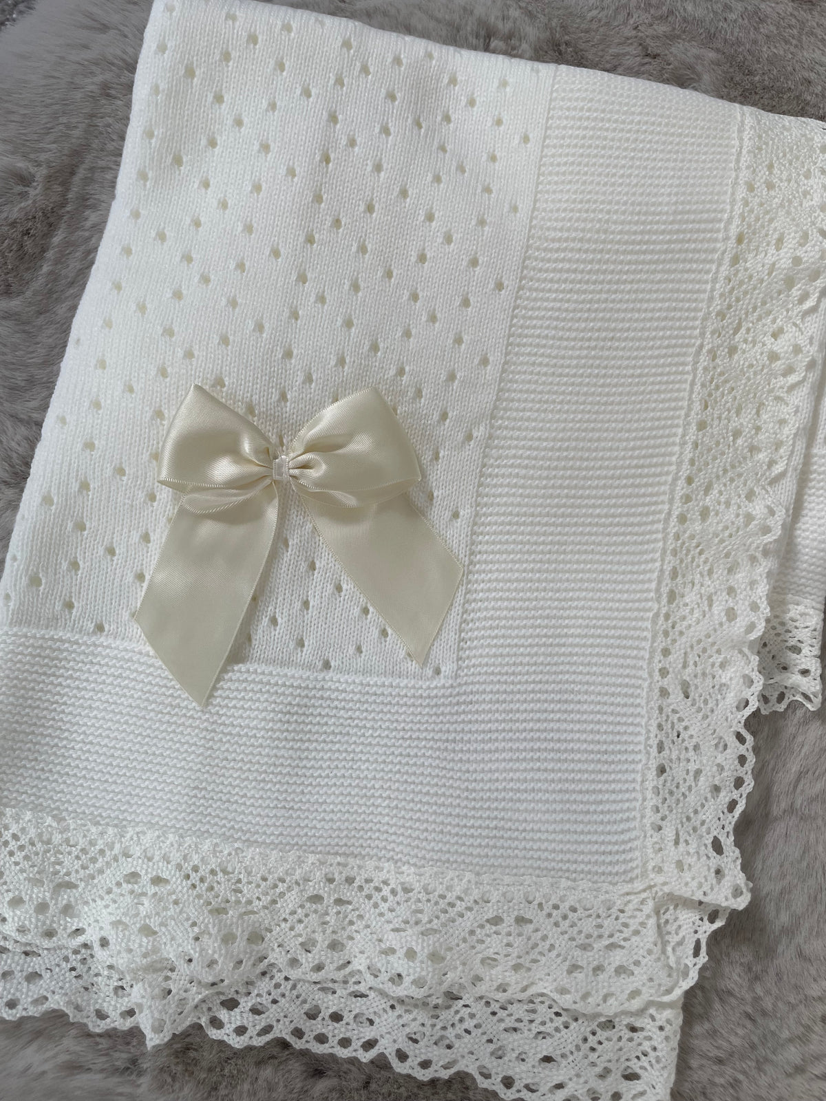 Beautiful Ivory Spanish Baby Blanket With Bow - 120x120cm