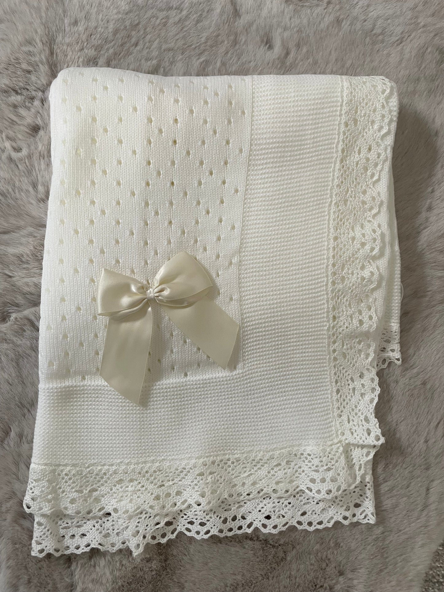 Beautiful Ivory Spanish Baby Blanket With Bow - 120x120cm