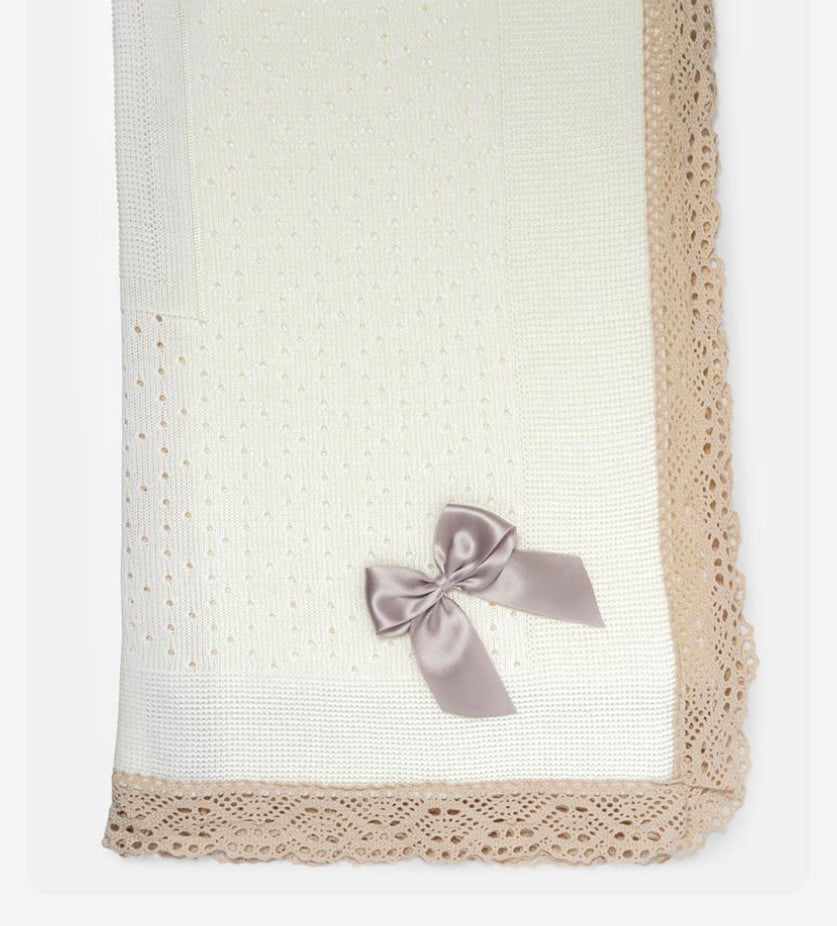 Beautiful Ivory & Beige Spanish Baby Blanket With Bow - 120x120cm